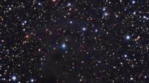 Māksliniecisks attēls par strauji augošu klejojošu planētu