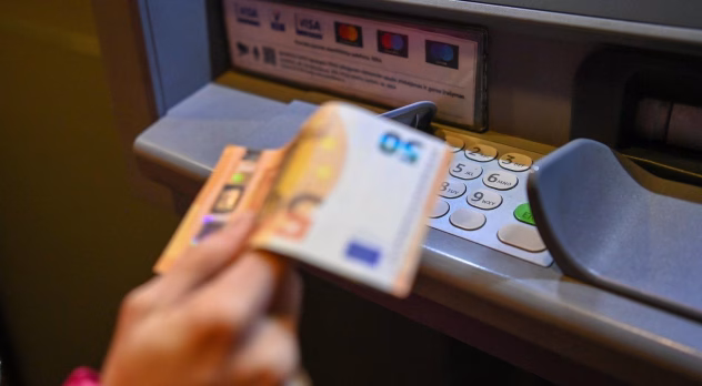 Finanšu datu analīze digitālajā ekrānā