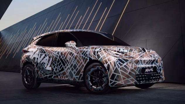 Cupra Raval pilsētas elektroauto skats no sāniem