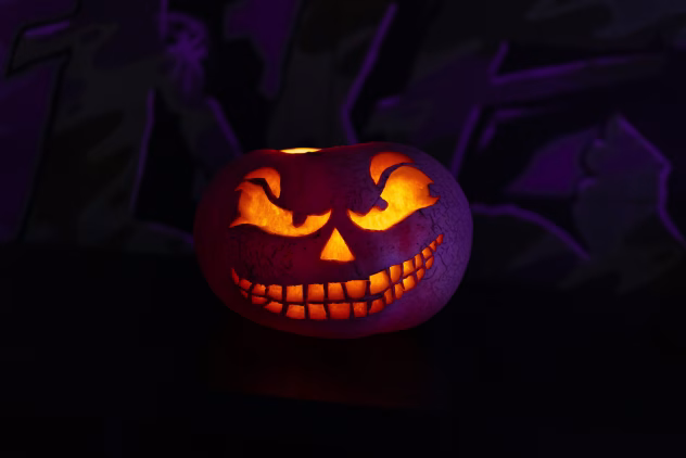 Ķirbja lukturis ar niknu seju