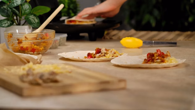 Plāna cepeškrāsnī cepta kebaba gaļas lapa