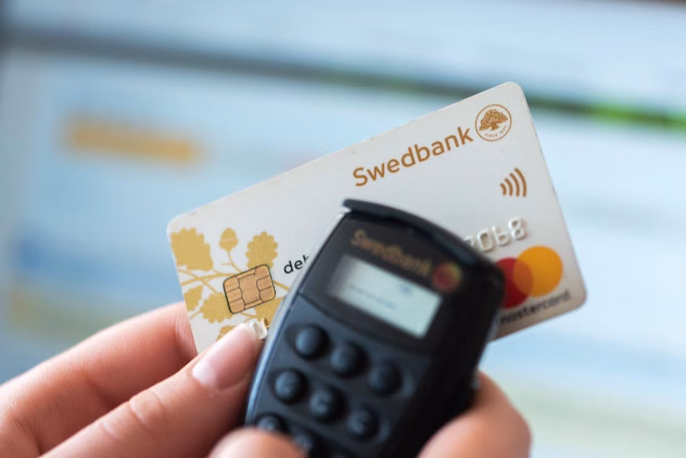 Swedbank bankomāts