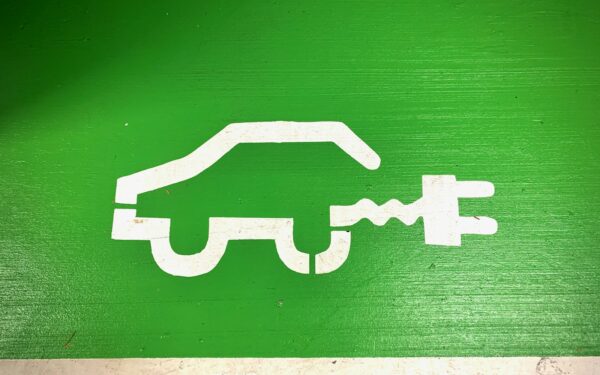 Elektroauto un universāļi Latvijā: kā izvērtēt bagāžas telpu, nobraukumu un izmaksas ģimenes vajadzībām