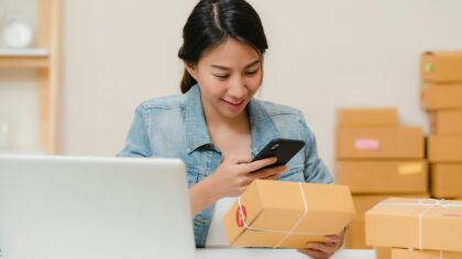 Kā mazam veikalam pārdot internetā bez savas interneta lapas: tirgus vietņu plusi, riski un praktiski soļi