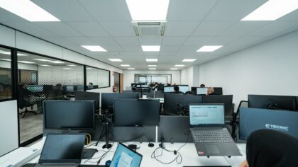 Kā pakalpojumu nozare izmanto digitālo transformāciju: no cenu caurspīdīguma līdz attālinātam klientu servisam