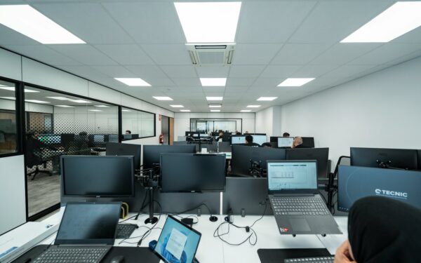 Kā pakalpojumu nozare izmanto digitālo transformāciju: no cenu caurspīdīguma līdz attālinātam klientu servisam