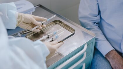 Vakcinācija lauku reģionos: kā nodrošināt pieejamus pakalpojumus mazākās kopienās
