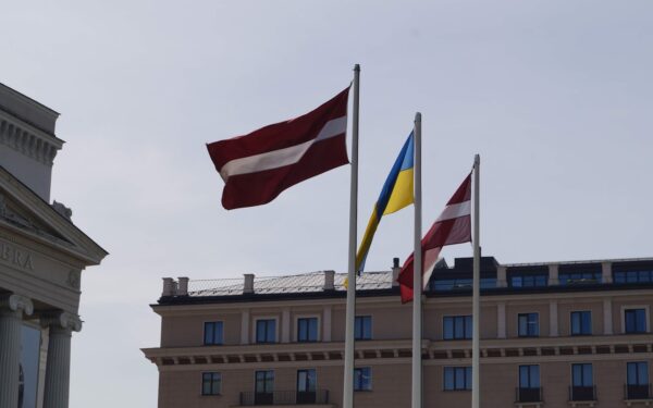 Valsts valodas prasmes darbā un ikdienā: kā mainās prasības un ko tas nozīmē iedzīvotājiem
